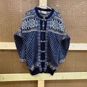 Vintage Dale of Norway  Sweater Size XXL 23x29